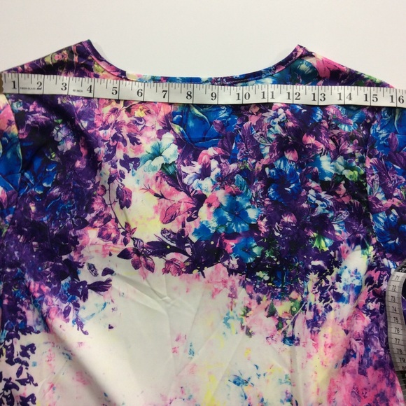 FLORAL V-NECK SHIRT NWOT - Picture 10 of 13